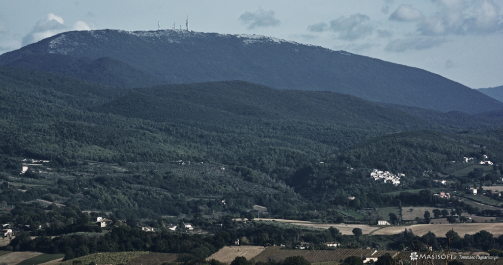 Antenne di distribuzioni connessione internet su tralicci montani - Monte San Pancrazio - Copertura Umbria - Lazio